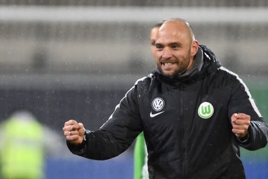 Trainer Stefan Lerch ist mit den Wolfsburgerinnen in das Viertelfinale des DFB-Pokals eingezogen.