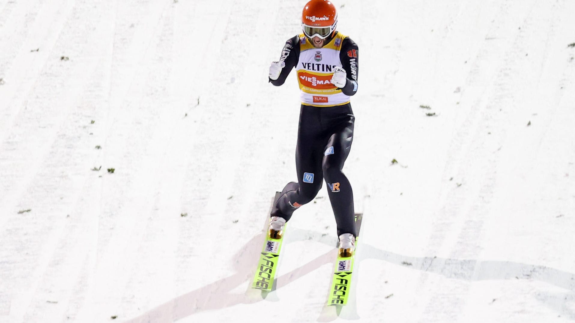 Markus Eisenbichler nach der Landung.