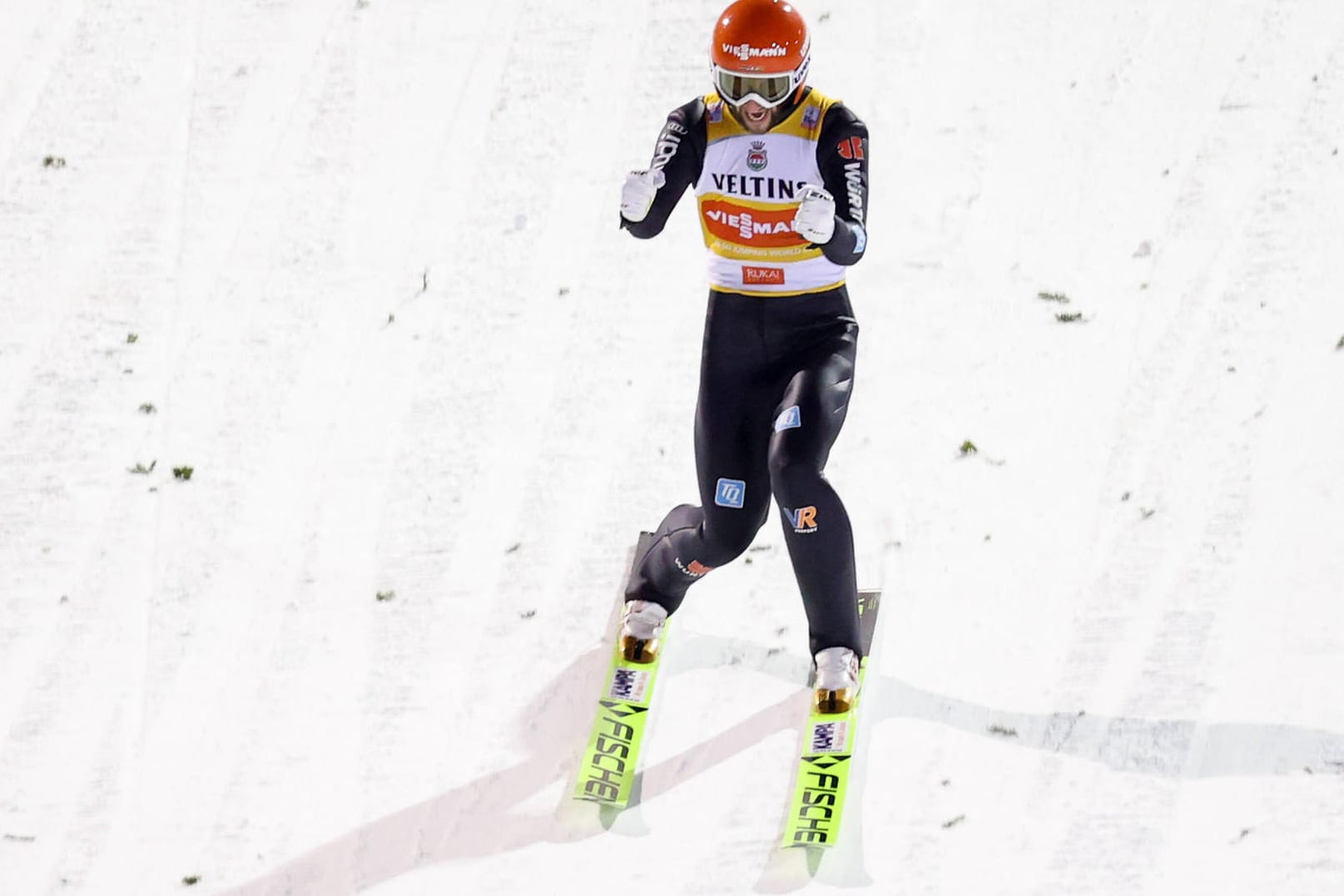 Markus Eisenbichler nach der Landung.