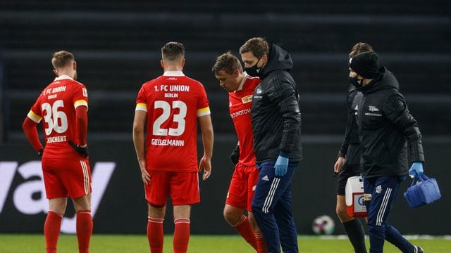 Max Kruse (M) hat sich im Berlin-Derby schwerer verletzt und fehlt nun Union Berlin mindestens zwei Monate. Max Kruse (M) hat sich im Berlin-Derby schwerer verletzt und fehlt nun Union Berlin mindestens zwei Monate.