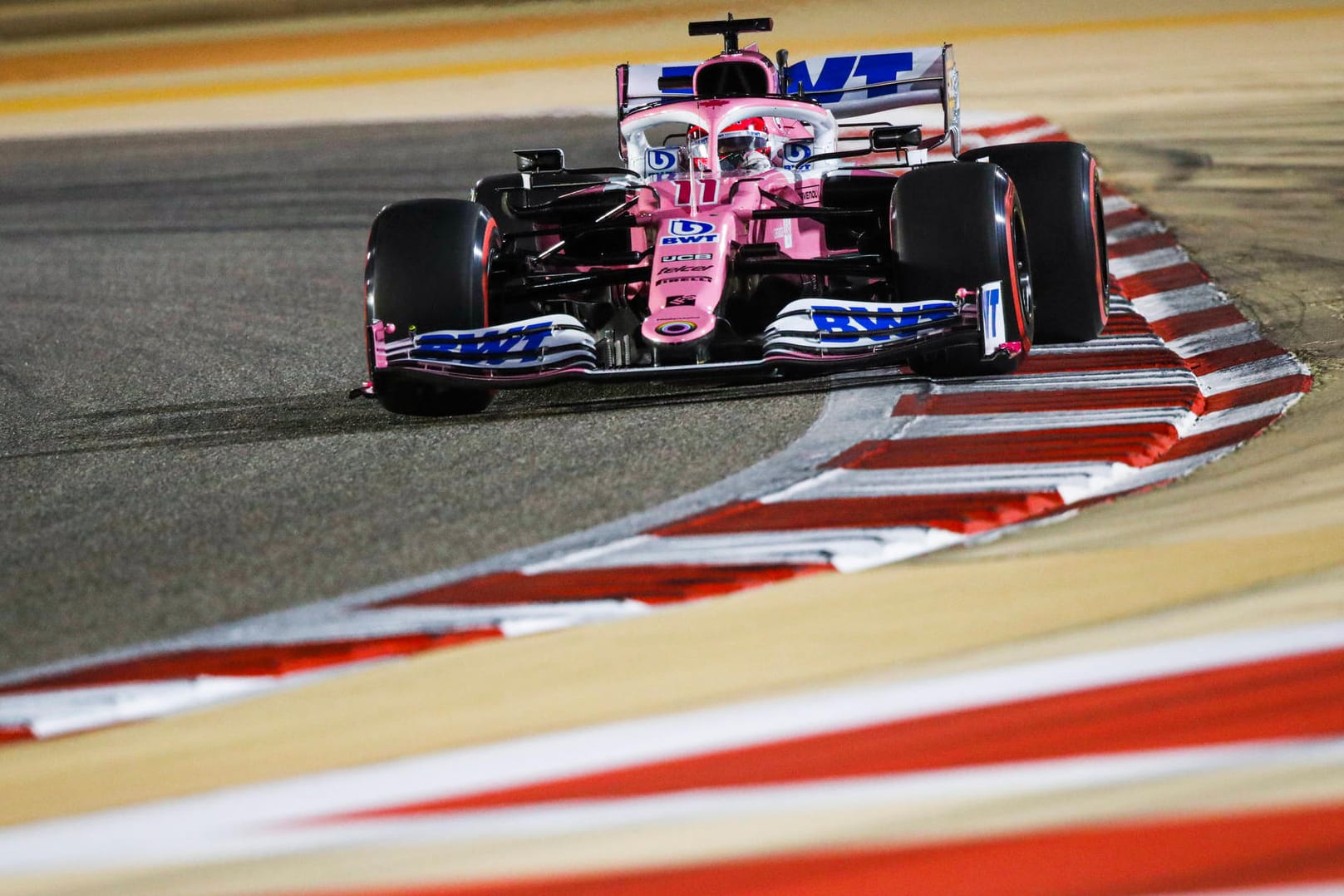 Sergio Perez auf der Strecke in Sakhir.