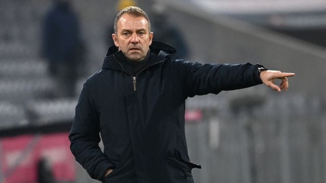 Hansi Flick: Der Bayern-Coach hat um Verständnis für Bundestrainer Joachim Löw und die Nationalmannschaft geworben. Hansi Flick: Der Bayern-Coach hat um Verständnis für Bundestrainer Joachim Löw und die Nationalmannschaft geworben.