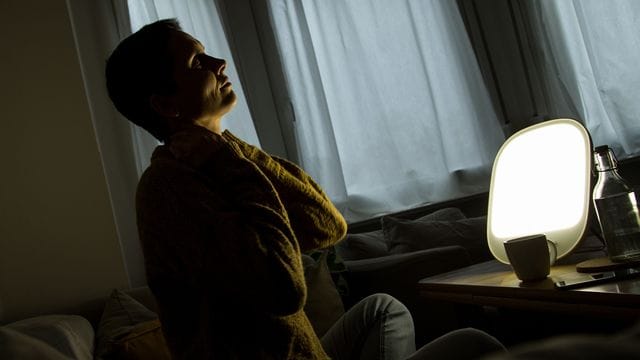 Wirklich effektiv sind Therapieleuchten vor allem dann, wenn sie zu einem Zeitpunkt genutzt werden, an dem es draußen noch dunkel ist.