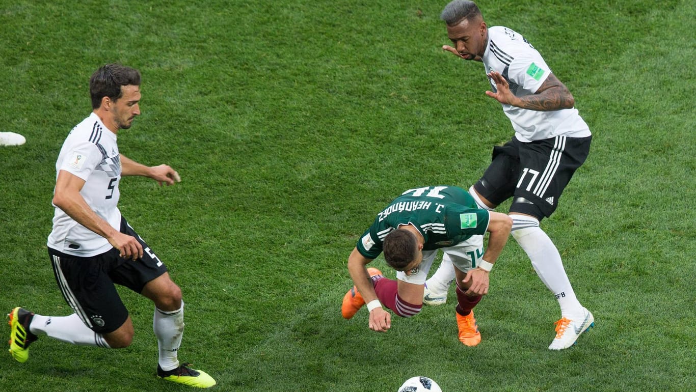 Duell gegen Brasilien 2018: Die Nationalspieler Jérôme Boateng (r.) und Mats Hummels im Zweikampf.