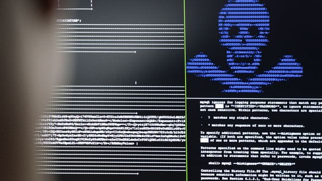 Nicht einschüchtern lassen: Wer einem sogenannten Ransomware-Angriff zum Opfer fällt, sollte nie Geld bezahlen, warnen Experten – sondern Anzeige erstatten. Nicht einschüchtern lassen: Wer einem sogenannten Ransomware-Angriff zum Opfer fällt, sollte nie Geld bezahlen, warnen Experten – sondern Anzeige erstatten.