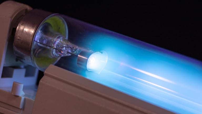 UV-C-Leuchten: Bei einigen Lampen besteht die Gefahr, Augen und Haut durch die Strahlung zu schädigen.