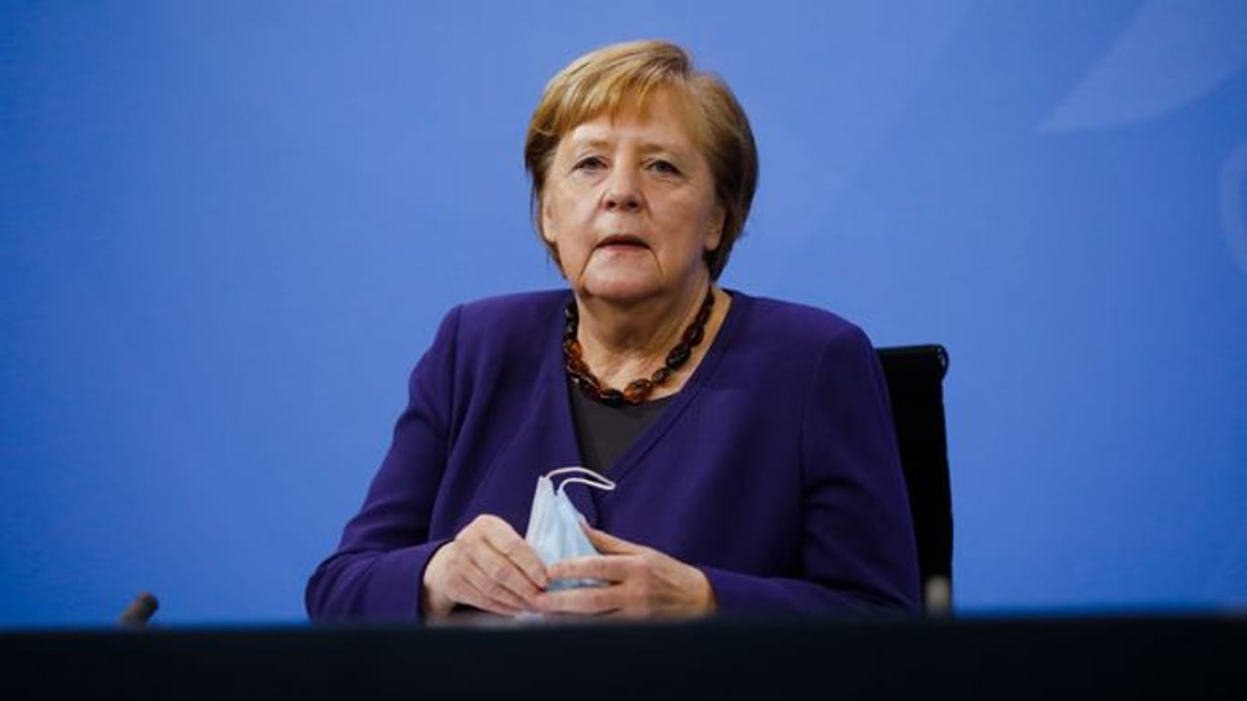 Kanzlerin Merkel hält es für möglich, dass die Corona-Maßnahmen vor Weihnachten nochmals verschärft werden können.