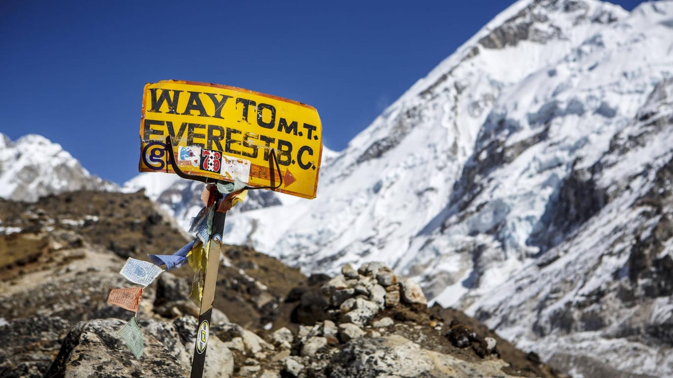Der Weg zum Mount Everest ist lang und hoch. Wie hoch genau, erfahren wir heute.