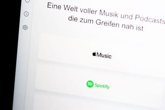 Apple Music, Spotify oder Youtube Music: Opera-Nutzerinnen und -Nutzer haben die Wahl, bei welchem der drei Dienst sie sich direkt im Browser anmelden.