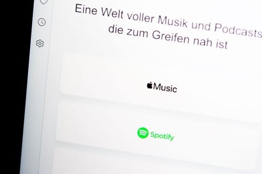 Apple Music, Spotify oder Youtube Music: Opera-Nutzerinnen und -Nutzer haben die Wahl, bei welchem der drei Dienst sie sich direkt im Browser anmelden.