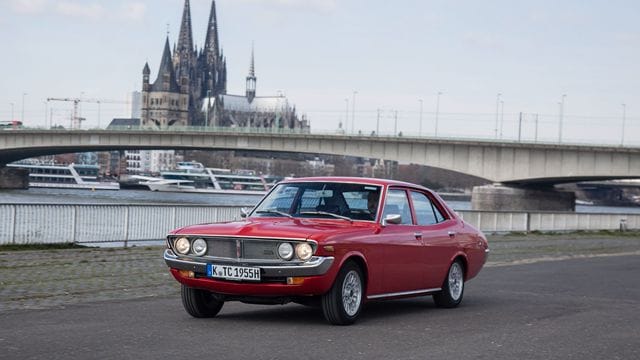 Doppelt hält besser: Die Doppelscheinwerfer verleihen der japanischen Limousine einen sportlichen Auftritt.