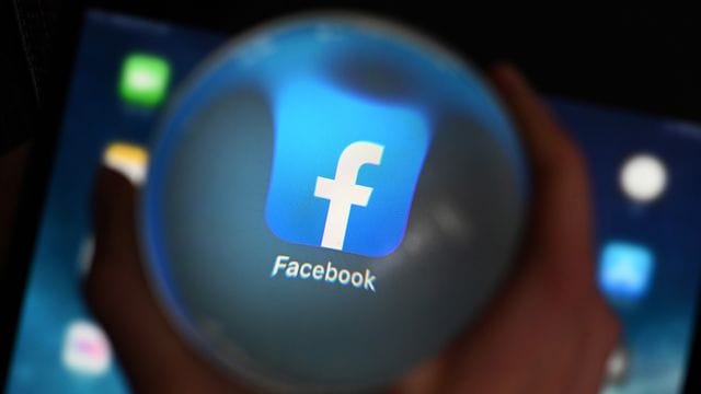 Facebook hat in seinen Nutzungsbedingungen festgeschrieben, dass jeder Nutzer in seinem Profil seinen echten Namen verwenden muss. Facebook hat in seinen Nutzungsbedingungen festgeschrieben, dass jeder Nutzer in seinem Profil seinen echten Namen verwenden muss.