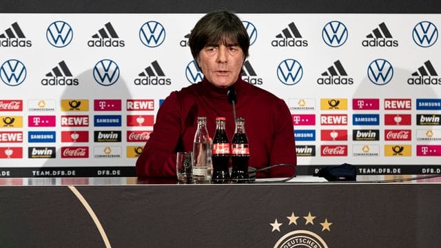 Die Zustimmung für Bundestrainer Joachim Löw in der Bevölkerung sinkt.