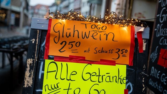 Mit Glühwein durch den Advent - aber nur zum Mitnehmen.