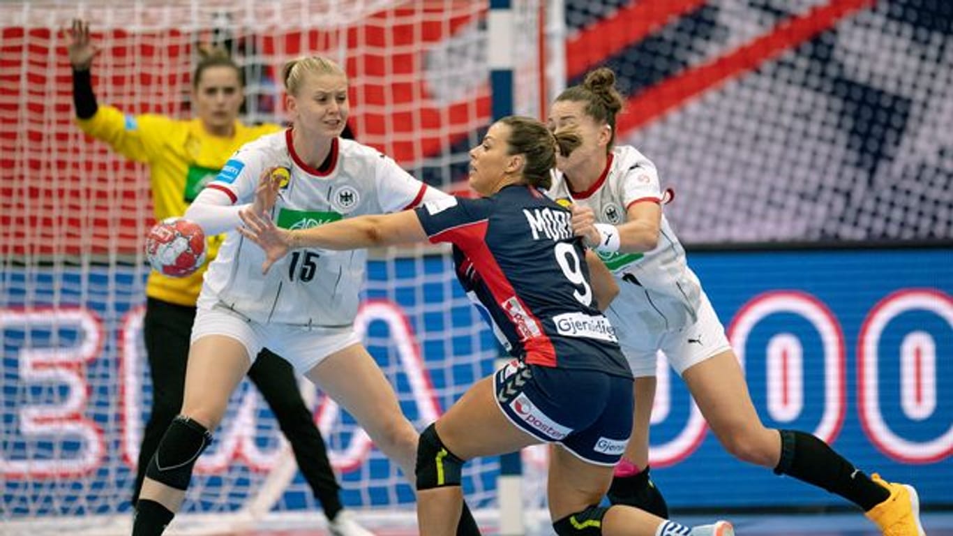 Deutschlands Handballerinnen hatte nicht nur gegen Norwegen mit einigen Problemen zu kämpfen.