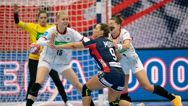 Deutschlands Handballerinnen hatte nicht nur gegen Norwegen mit einigen Problemen zu kämpfen. Deutschlands Handballerinnen hatte nicht nur gegen Norwegen mit einigen Problemen zu kämpfen.