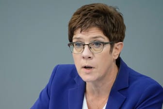 Annegret Kramp-Karrenbauer: Die CDU-Chefin lobt das Vorgehen Haseloffs.