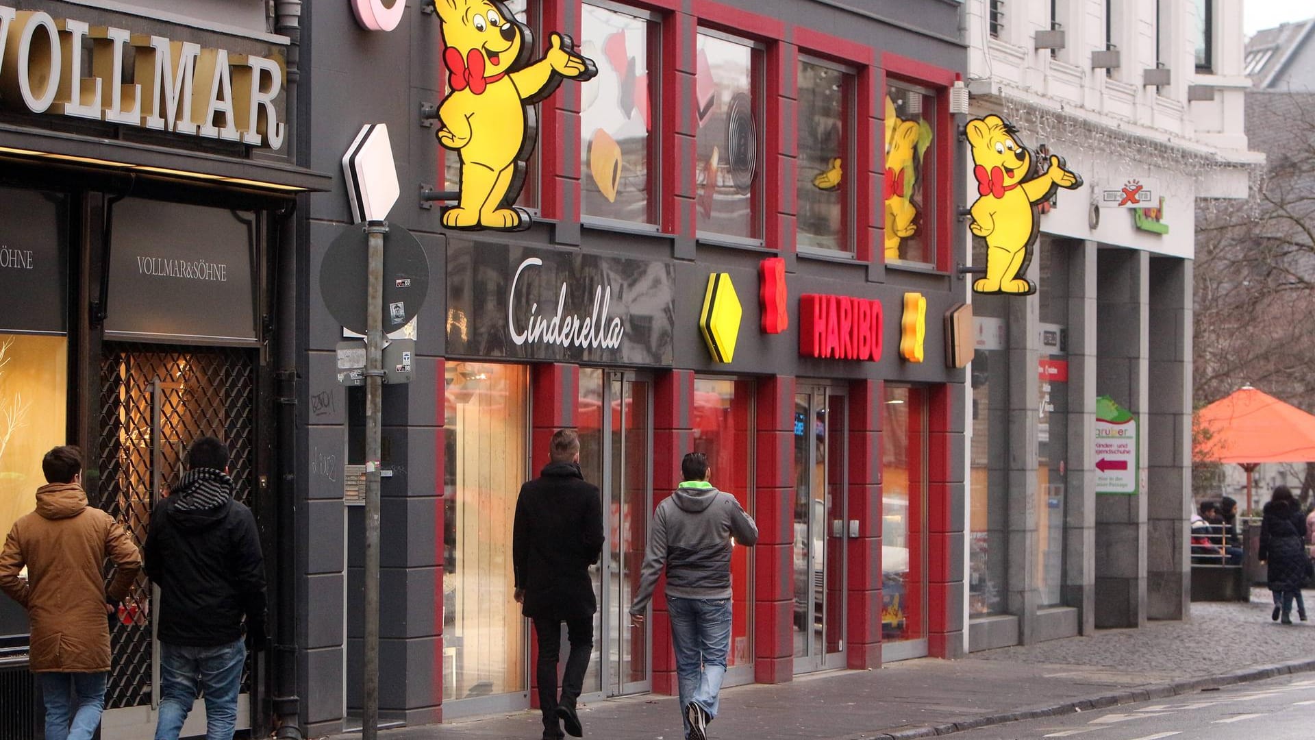 Haribo Geschäft in der Straße Hofgarten in der Altstadt Bonn Nordrhein Westfalen Deutschland *** H Haribo Geschäft in der Straße Hofgarten in der Altstadt Bonn Nordrhein Westfalen Deutschland *** H