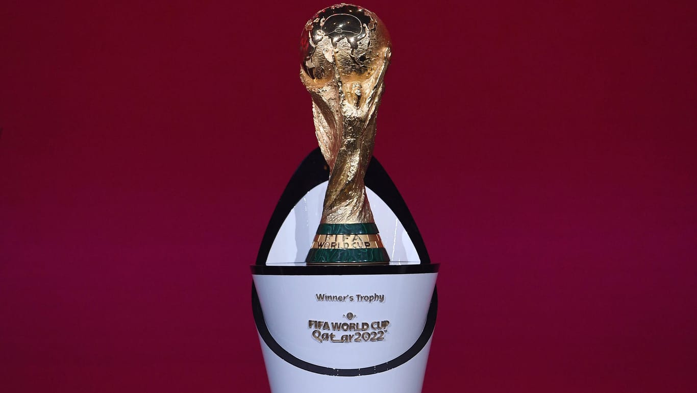 Ziel 2022: Zur Vorbereitung auf den Weg zur WM-Trophäe geht Gastgeber Katar einen ungewöhnlichen Weg.