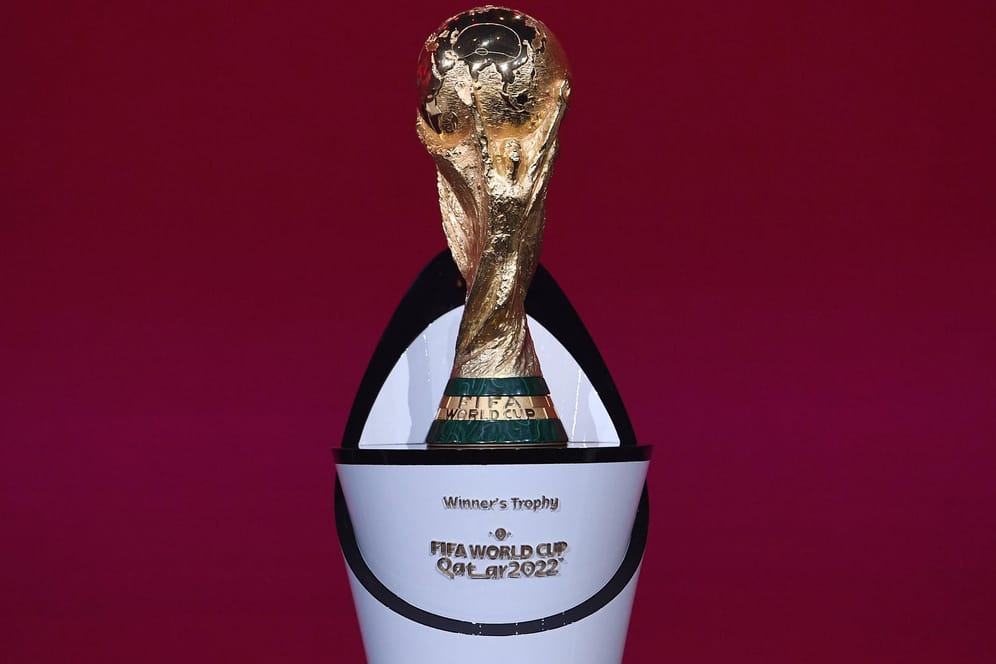 Ziel 2022: Zur Vorbereitung auf den Weg zur WM-Trophäe geht Gastgeber Katar einen ungewöhnlichen Weg.