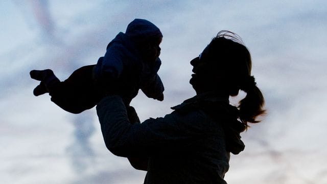 Mutter und Kind (Symbolbild): Zeiten der Kindererziehung sorgen für mehr Rente.