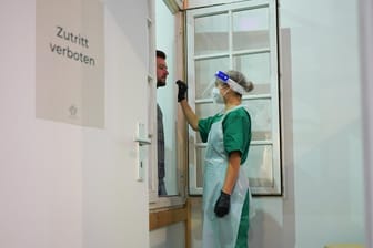 Corona-Schnelltest-Zentrum in Berlin: Die Pandemie greift auch in Deutschland weiter um sich.