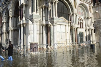 Markusdom in Venedig (Archivfoto): In der italienischen Stadt gibt es Probleme mit einem Dammsystem.