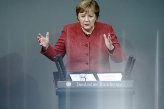 Bundeskanzlerin Angela Merkel spricht sich für eine weitere Kontaktreduzierung aus.