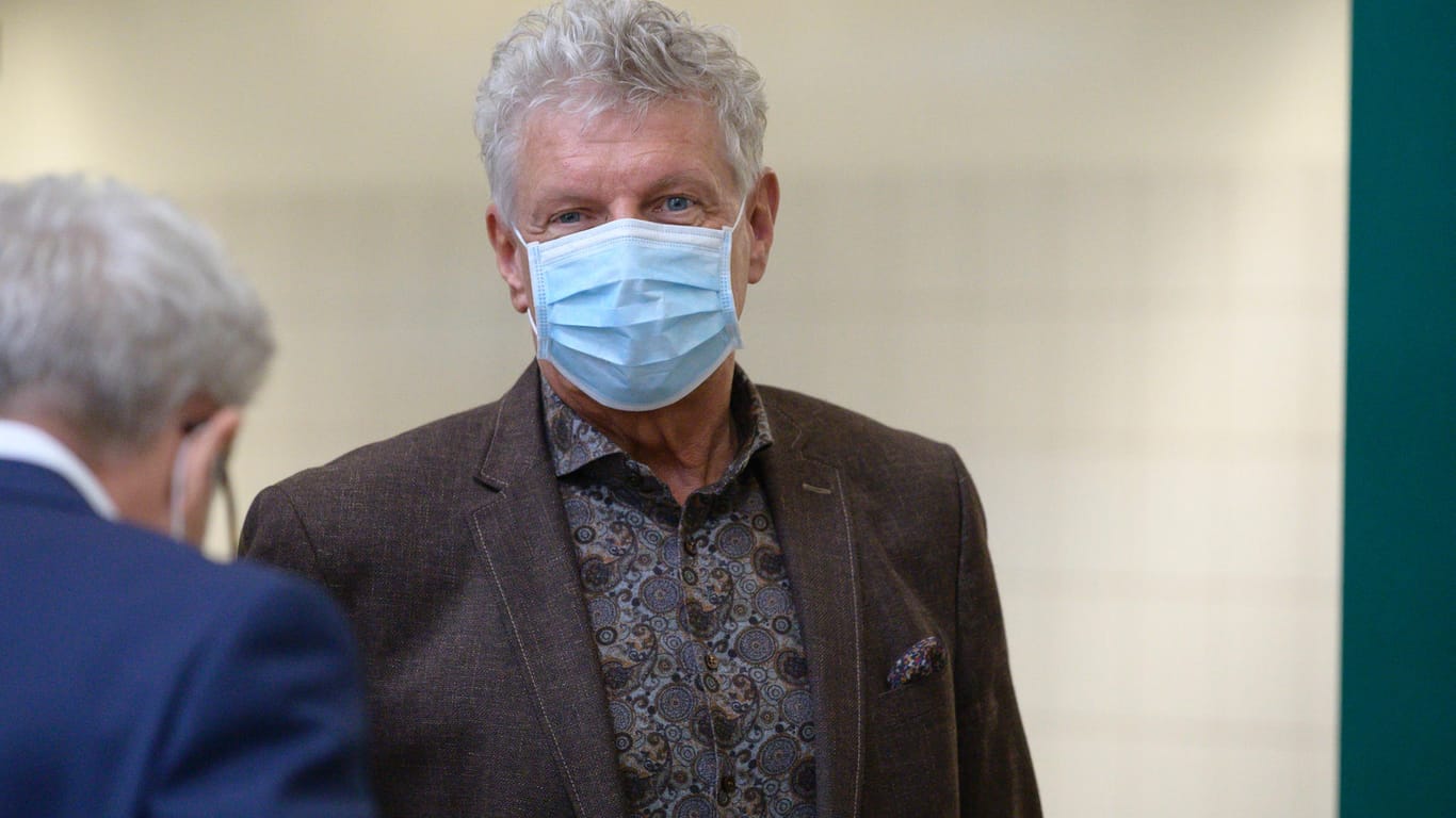 Dieter Reiter mit Mundschutz: Seine Mutter ist positiv auf das Coronavirus getestet worden.