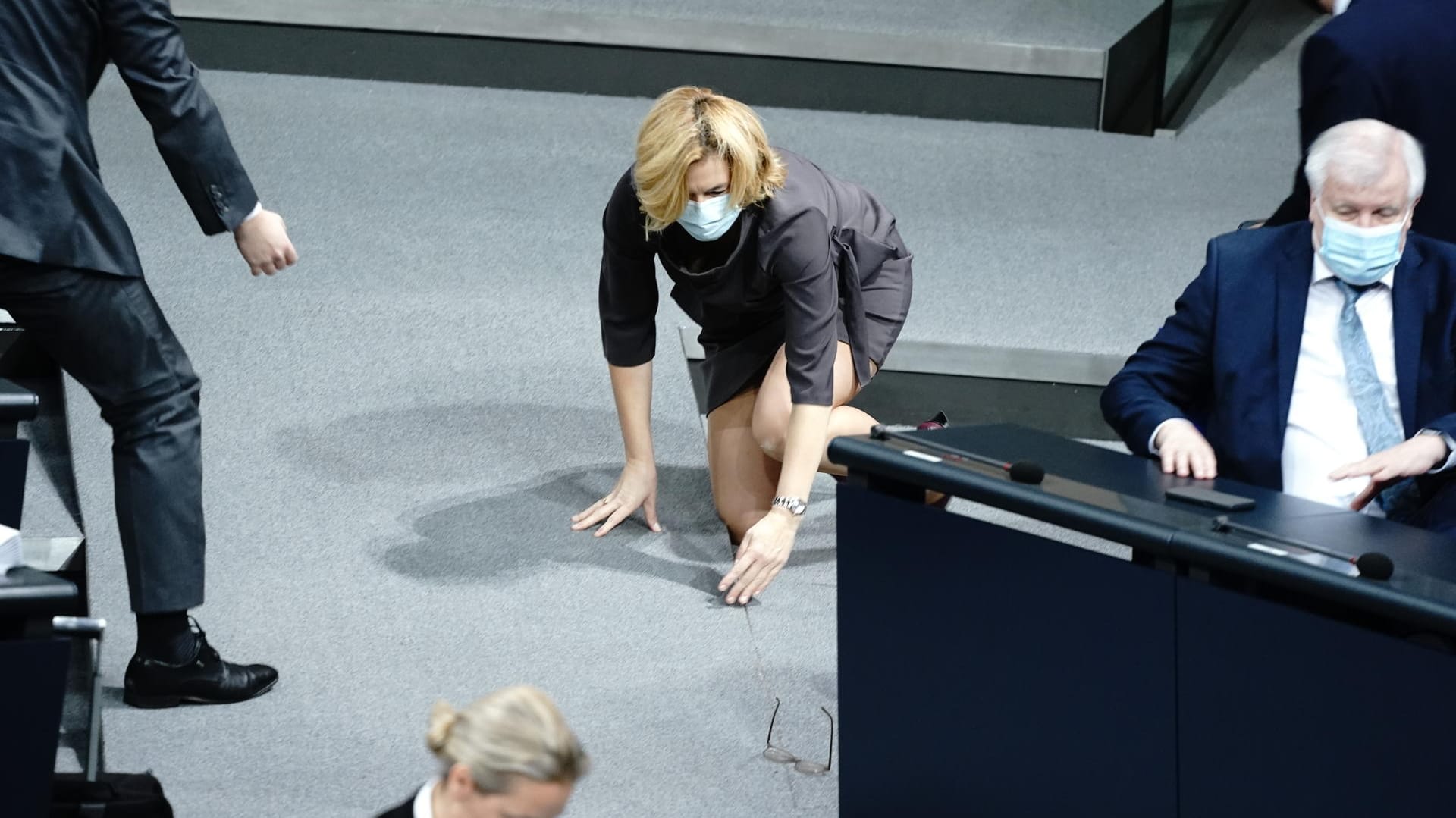 Julia Klöckner: Die Bundeslandwirtschaftsministerin stürzte neben Innenminister Seehofer zu Beginn der Generaldebatte zum Bundeshaushalt im Bundestag.