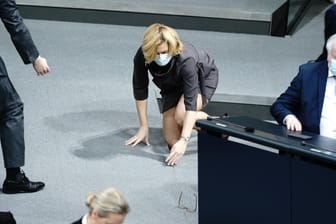 Julia Klöckner: Die Bundeslandwirtschaftsministerin stürzte neben Innenminister Seehofer zu Beginn der Generaldebatte zum Bundeshaushalt im Bundestag.