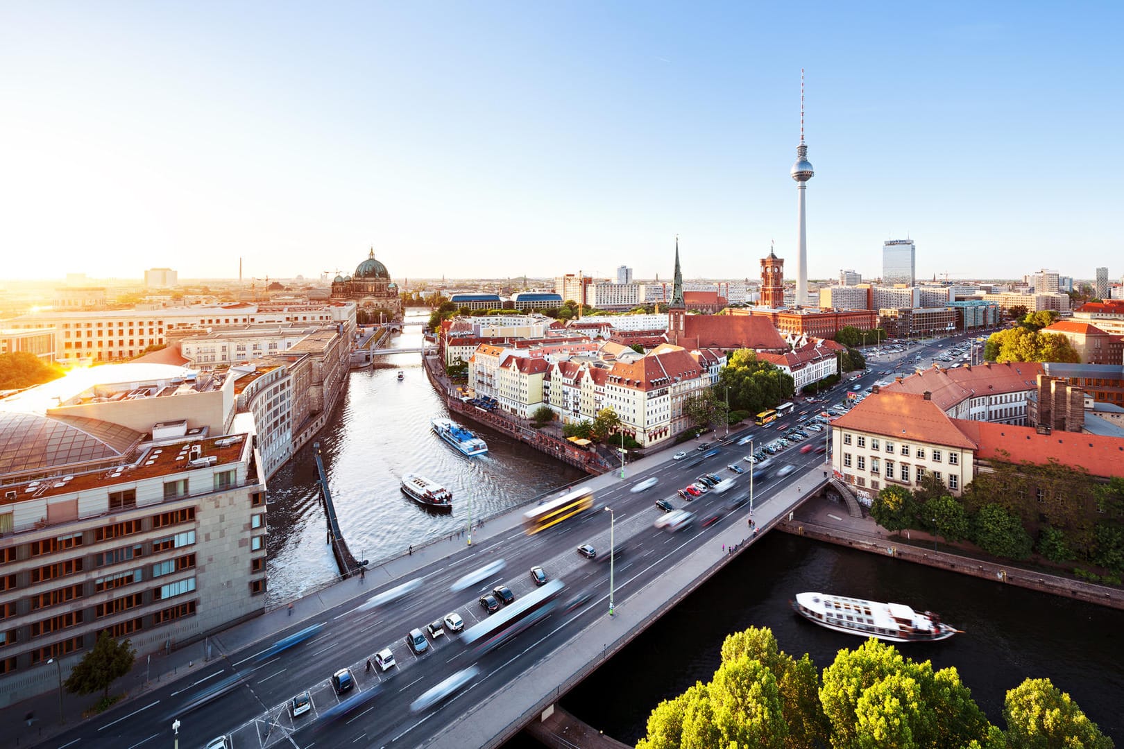 Blick über Berlin mit Fernsehturm und Dom (Symbolbild): 60 Prozent der Berliner sorgen überhaupt nicht für das Alter vor.