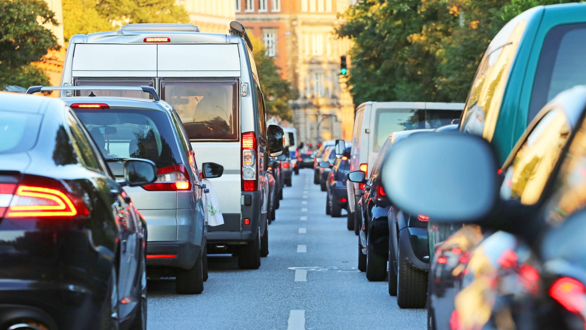 Neues Konzept der EU-Kommission: Konkret nennt die Behörde in ihrer "Strategie für nachhaltige und smarte Mobilität" eine Reihe von Zielvorstellungen für die Jahre 2030, 2035 und 2050.