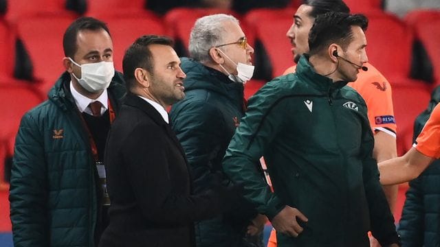 Löste in Paris einen Spielabbruch zwischen PSG und Basaksehir aus: Sebastian Coltescu (r). Löste in Paris einen Spielabbruch zwischen PSG und Basaksehir aus: Sebastian Coltescu (r).