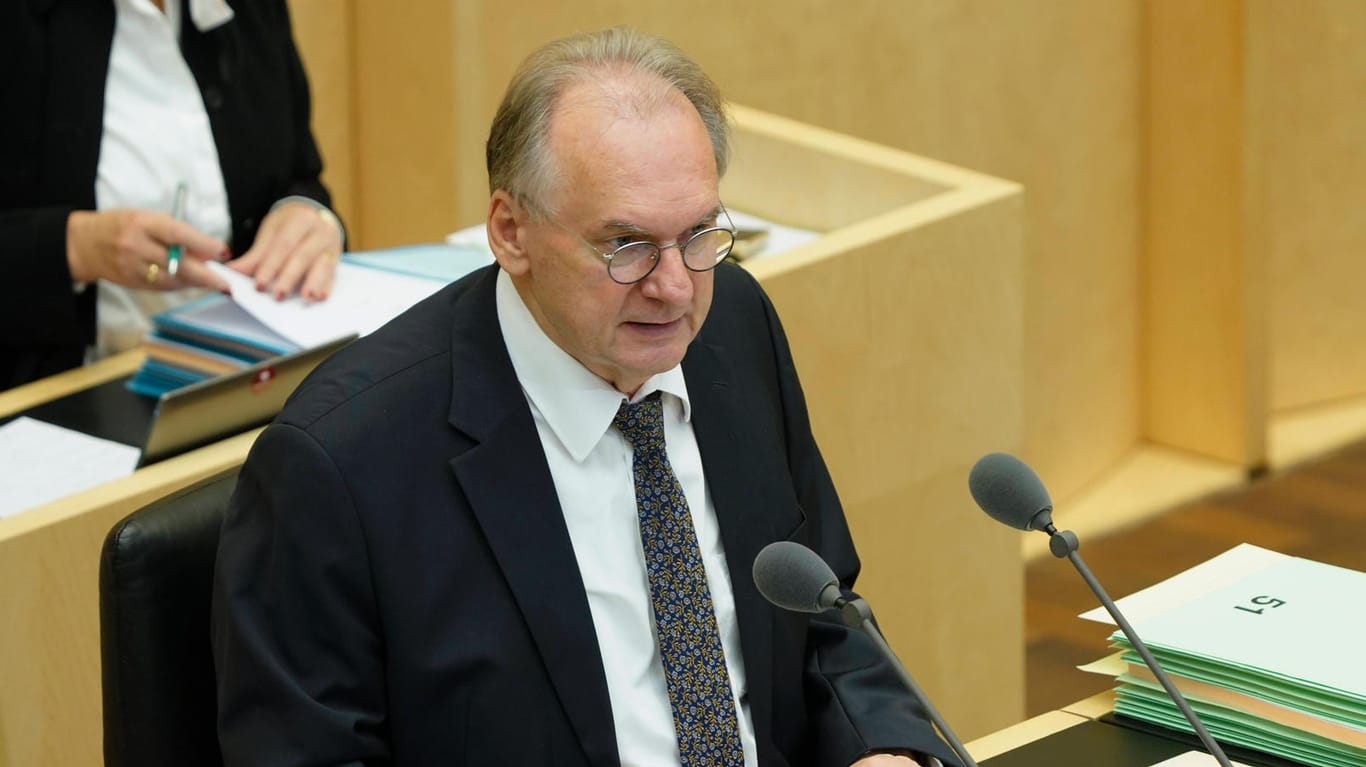 Reiner Haseloff: Der CDU-Ministerpräsident von Sachsen-Anhalt hat seine Koalition erst mal gerettet. Doch die eigentlichen Probleme bleiben.