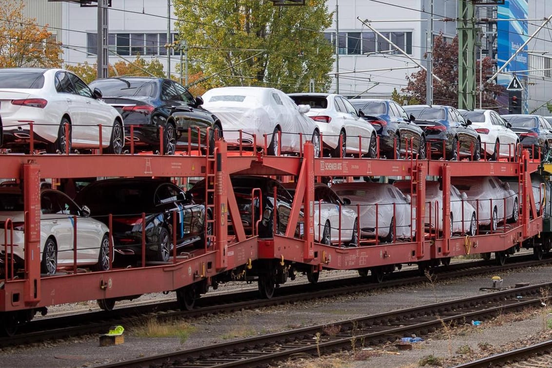 Neuwagentransport: 2020 rollen besonders viele weiße Autos vom Fließband.