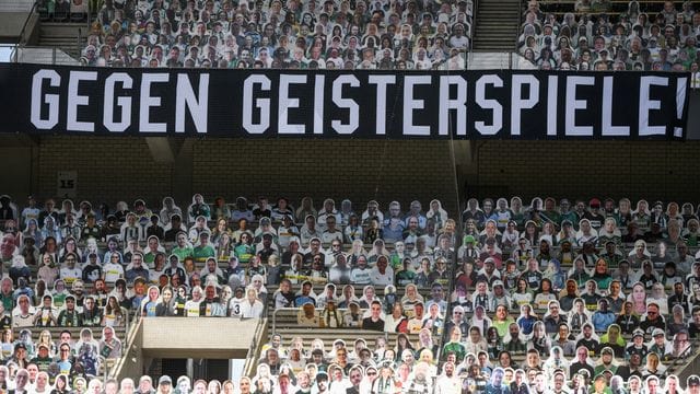 Ein (mittlerweile) gewohntes Bild in Corona-Zeiten: Geisterspiele in deutschen Fußball-Stadien. Ein (mittlerweile) gewohntes Bild in Corona-Zeiten: Geisterspiele in deutschen Fußball-Stadien.