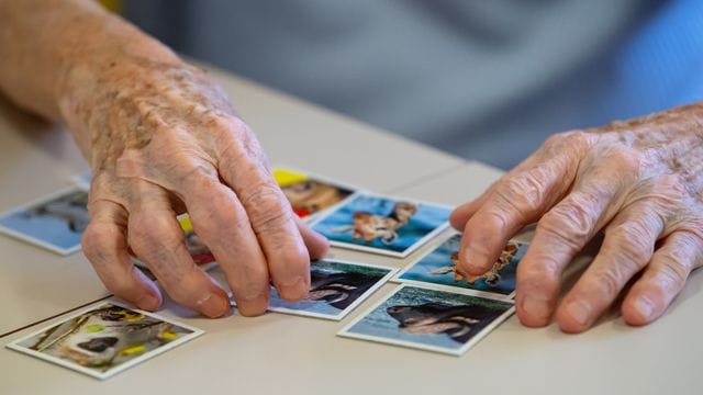 Alzheimer und andere Demenzerkrankungen gehören nach Angaben der Weltgesundheitsorganisation (WHO) neu zu den zehn häufigsten Todesursachen weltweit.