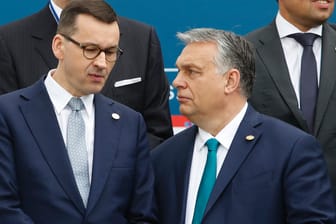 Mateusz Morawiecki und Viktor Orbán: Die Regierungschefs von Polen und Ungarn scheinen sich mit der deutschen EU-Ratspräsidentschaft geeinigt zu haben (Archivbild).
