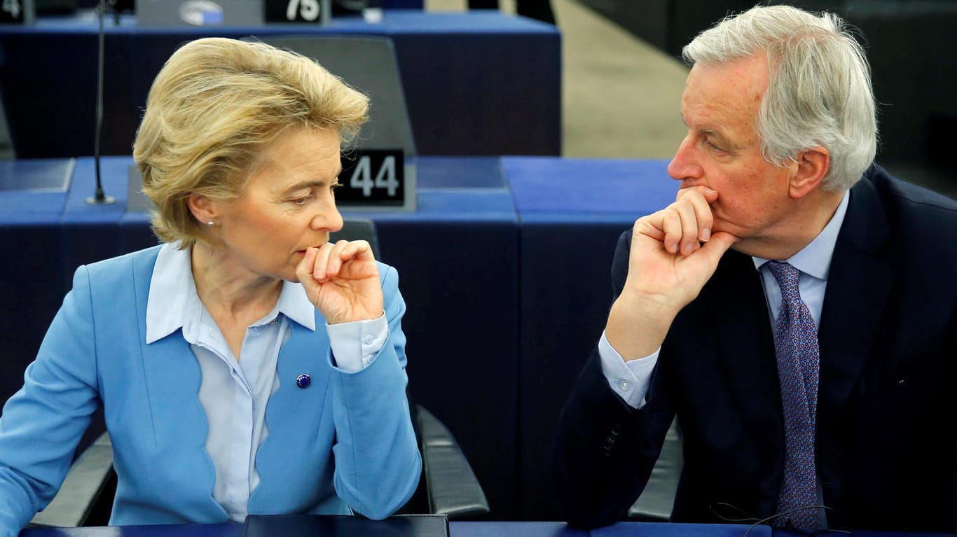 Ursula von der Leyen und ihr Brexit-Chefunterhändler Michel Barnier im EU-Parlament: Die EU-Chefin übernimmt bei den Brexit-Deal-Verhandlungen nun die Führung.