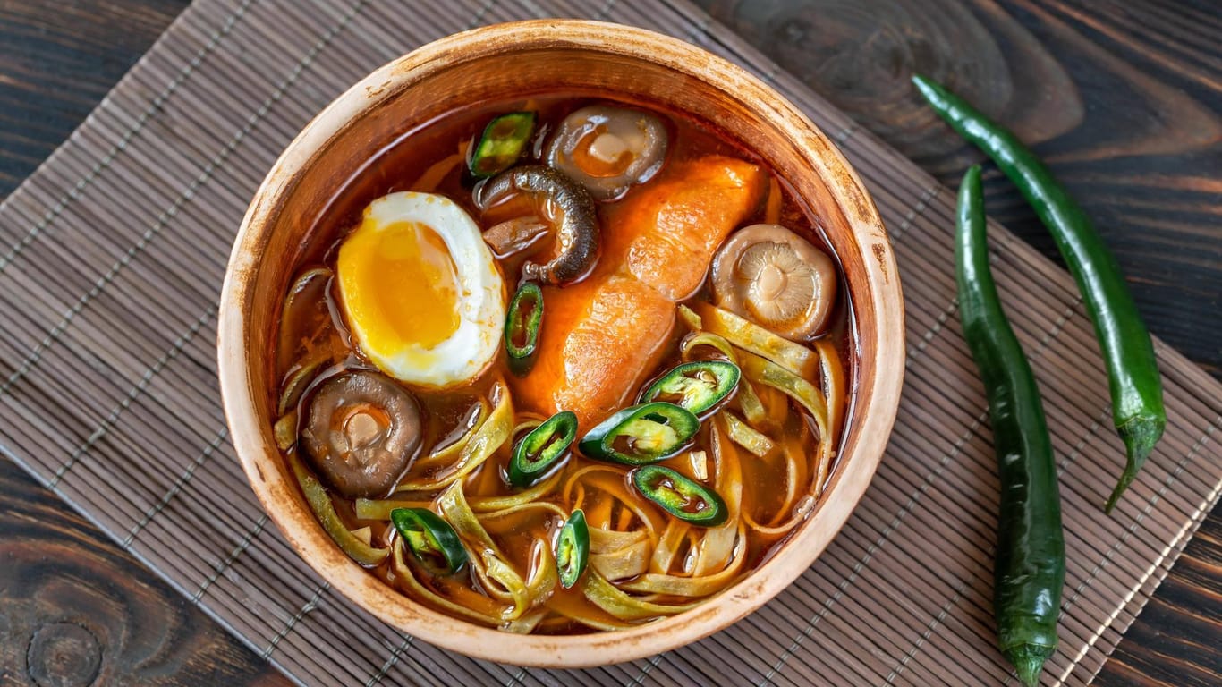 Asiatische Gerichte: Sie werden häufig mit der Geschmacksrichtung umami beschrieben.