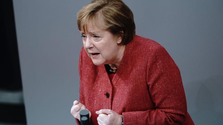 So emotional hat man sie noch nie gesehen: Bundeskanzlerin Angela Merkel mahnt, fleht und bittet während der Generaldebatte zum Bundeshaushalt um mehr und strengere Corona-Maßnahmen.