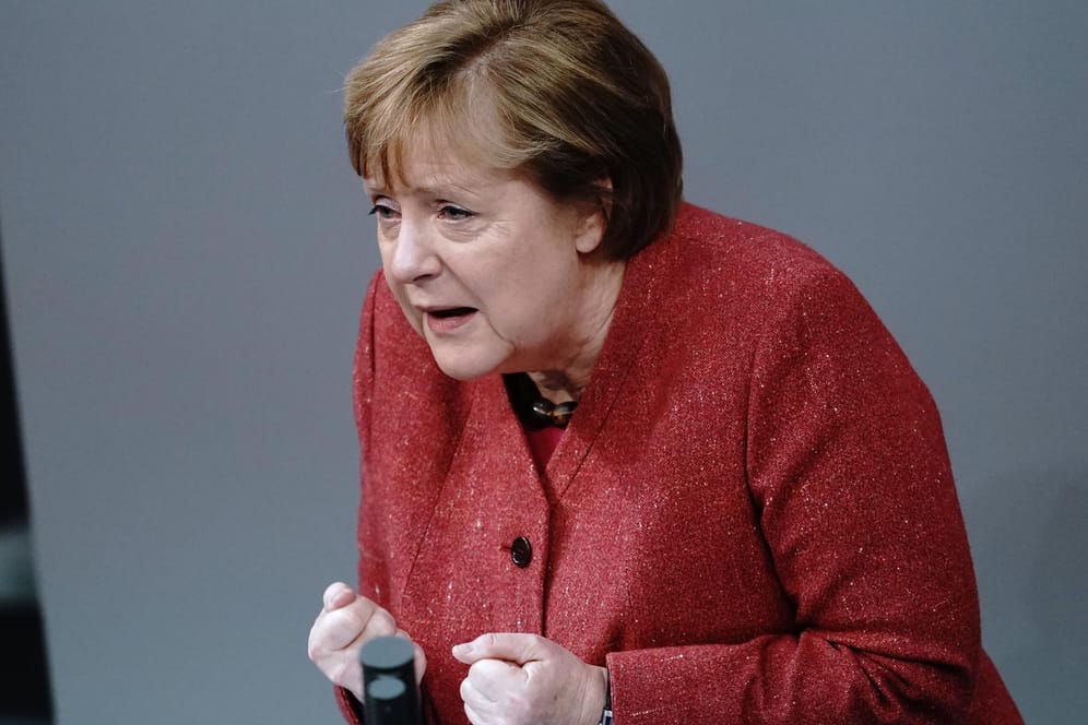 So emotional hat man sie noch nie gesehen: Bundeskanzlerin Angela Merkel mahnt, fleht und bittet während der Generaldebatte zum Bundeshaushalt um mehr und strengere Corona-Maßnahmen.