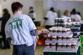 Mitarbeiter der Berliner Tafel (Symbolbild): Millionen Deutsche waren auf dem Höhepunkt der Corona-Krise in Kurzarbeit.