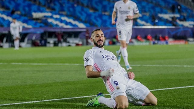 Karim Benzema vom Real Madrid feiert seinen Treffer gegen Borussia Mönchengladbach.