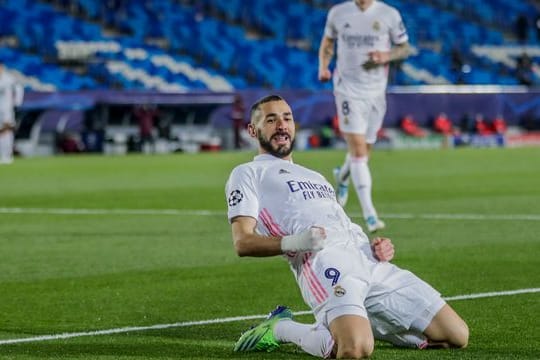 Karim Benzema vom Real Madrid feiert seinen Treffer gegen Borussia Mönchengladbach.