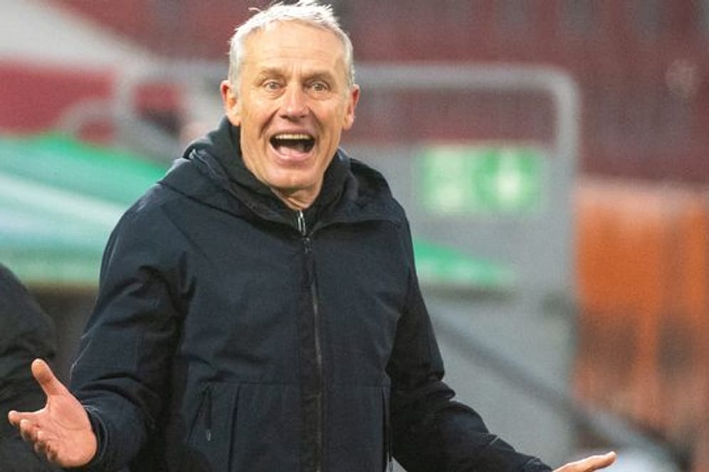 Ist Abstiegskampf mit dem SC Freiburg gewöhnt: Trainer Christian Streich.