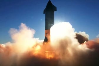 Dieses von SpaceX zur Verfügung gestellte Videostandbild zeigt die neue Rakete der Raumfahrt-Firma SpaceX beim Start.