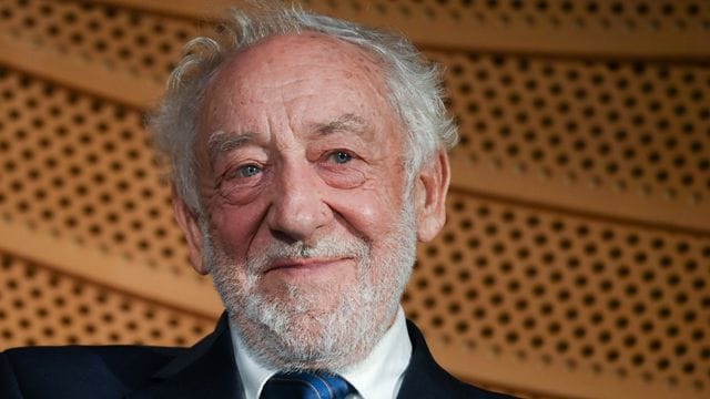 Dieter Hallervorden wird geehrt.