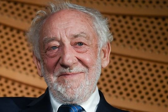 Dieter Hallervorden wird geehrt.